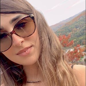 Meet your Posher, Hala